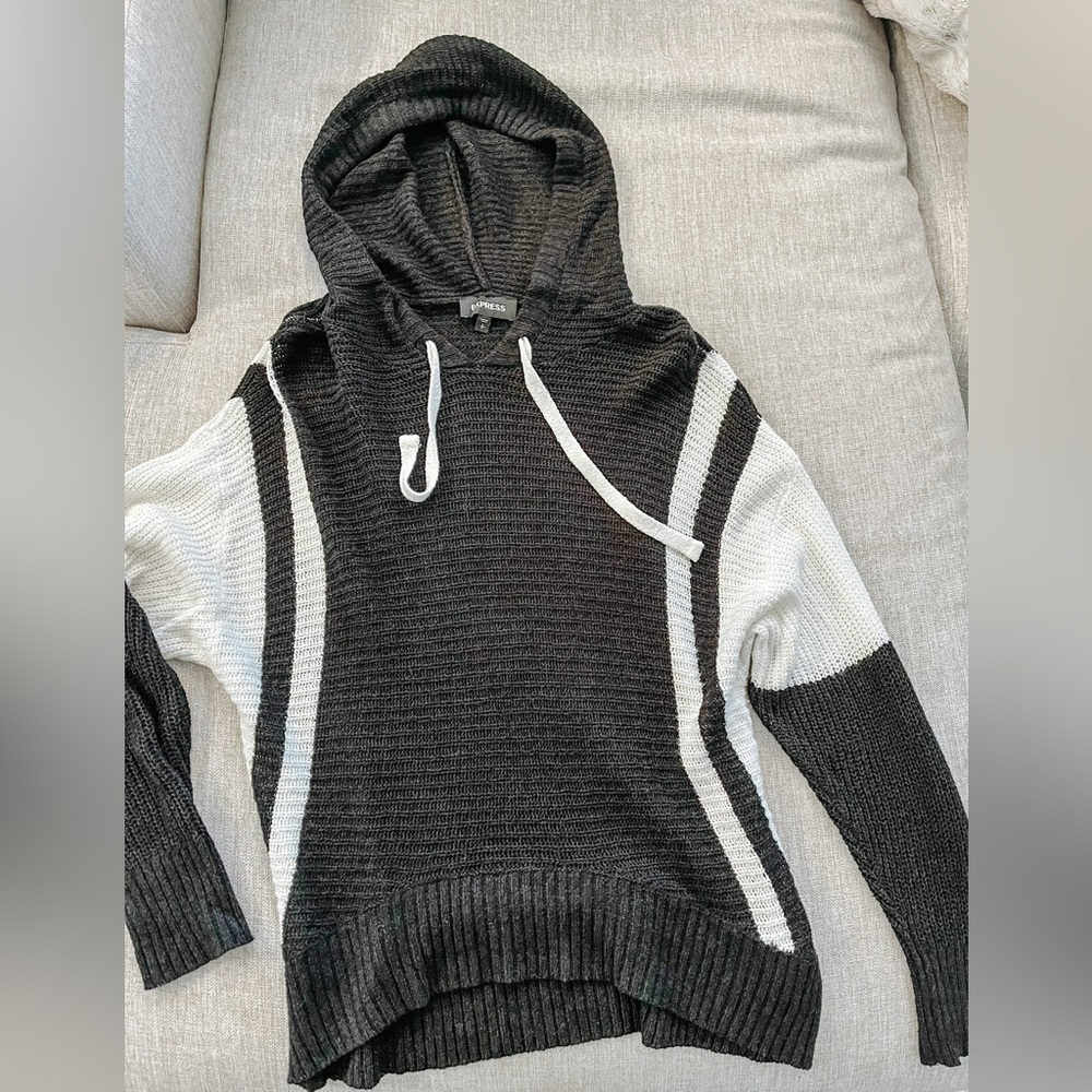 Express | Small Long Sleeve Black & White Knit Sweat Shirt